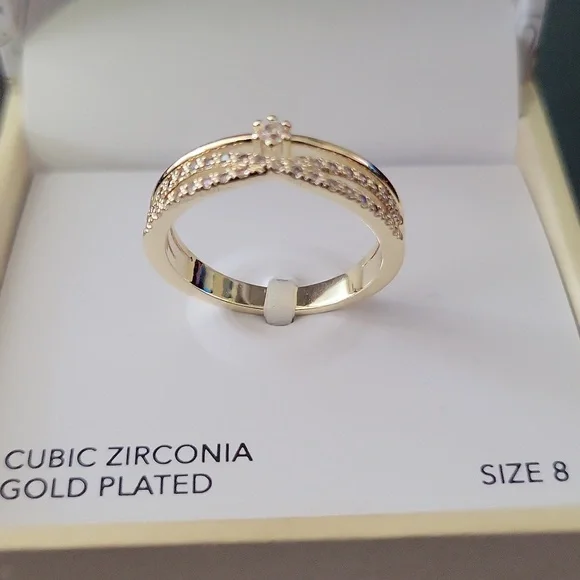 Beautiful ring - Picture 2 of 4